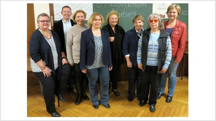 Doris Hilberger, Dirk Bamberger, Rose-Marie Lecher, Sabine Schäfer-Jarosz, Gertraud Lörke, Anni Röhrkohl, Ursula Eckstein und Karin Schaffner (von links).